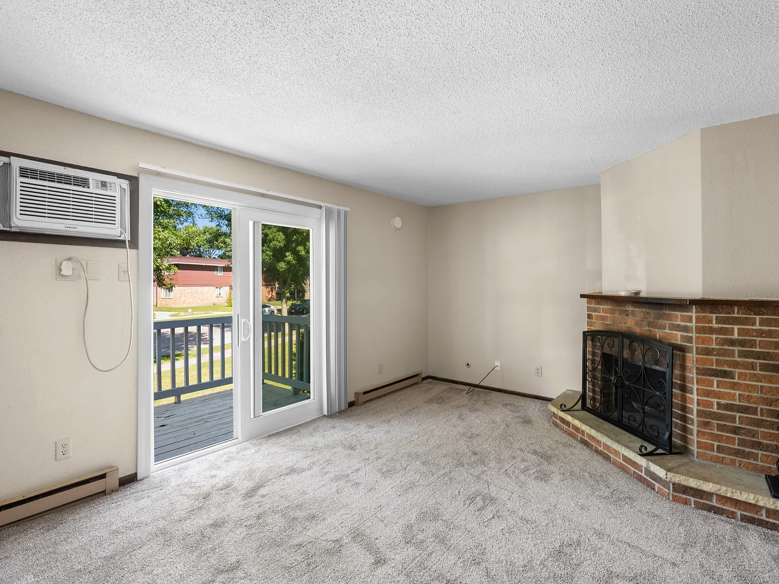1717 Continental Dr — Photo 4