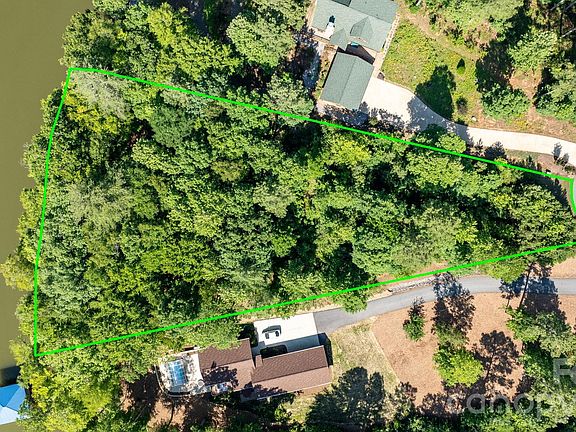 2nd image of 2259 Island View Ln NE