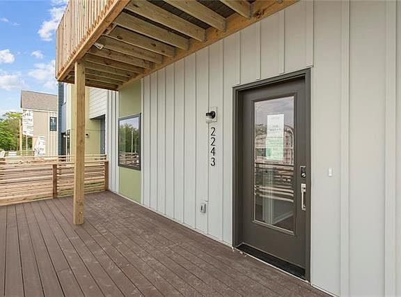 3rd image of 2243 Tracy Ave