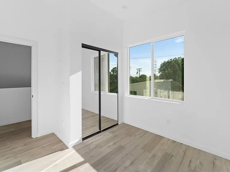 8512 Wilbur Ave — Photo 17