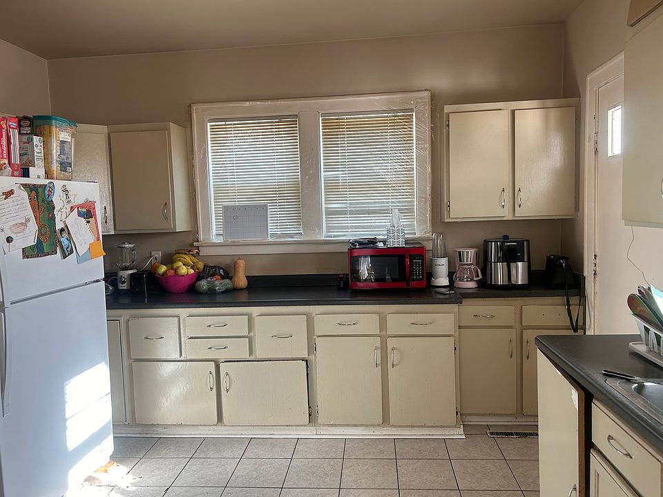 2nd image of 601 Columbia Ave