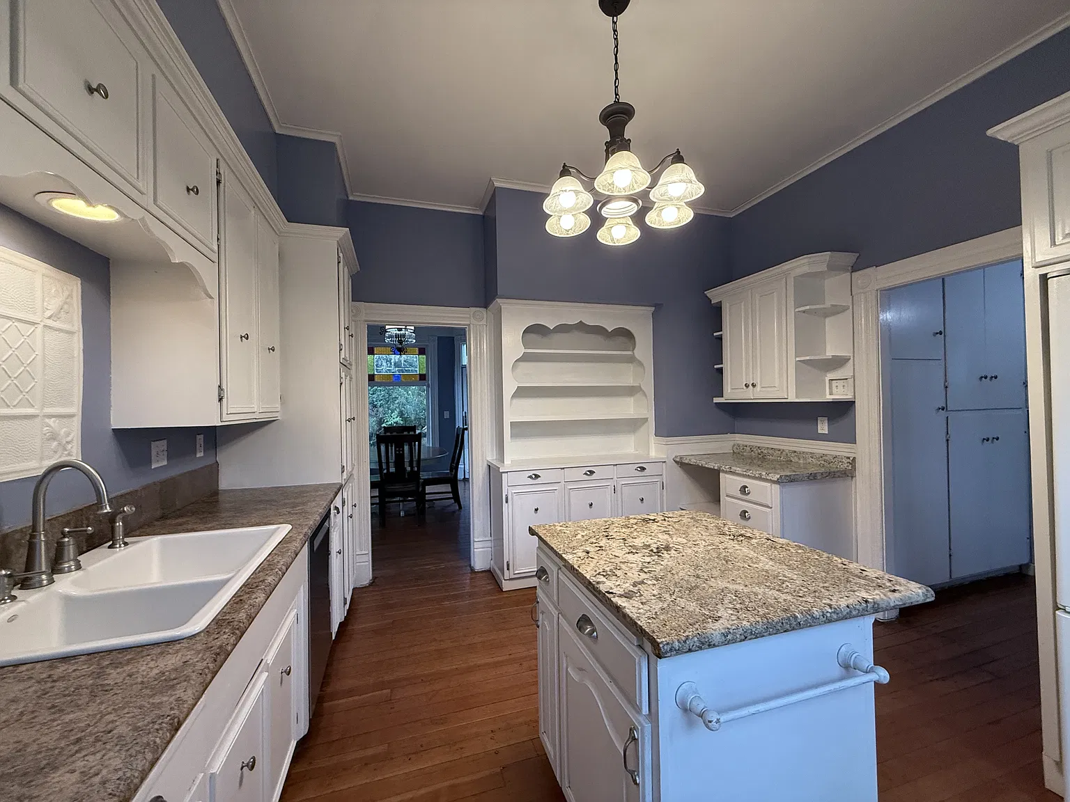 1067 Oak St — Photo 3