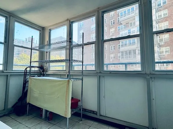 43-10 Kissena Boulevard image 6 of 18