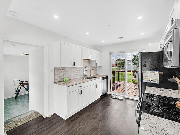 5th image of 6913 W 128th Ln