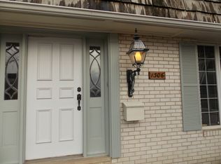 1306 Camellia Dr, Munster, IN 46321