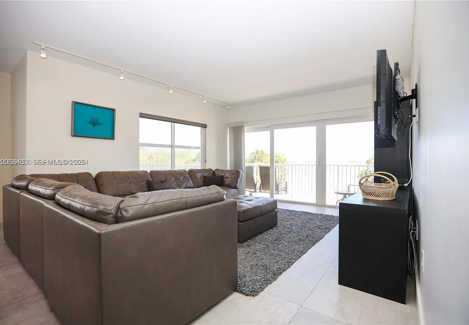 Arlen House Condo — Photo 3