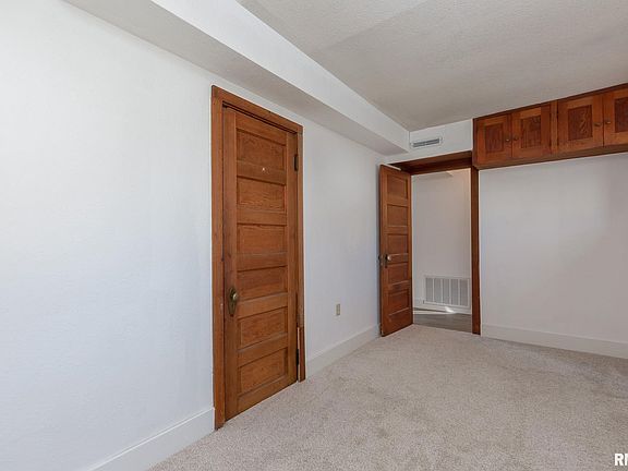 4th image of 415 17th Ave