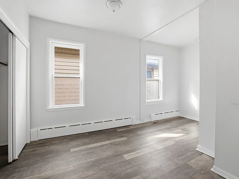 1017 E Pearson St — Photo 5
