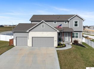 11312 Sunburst Dr, Papillion, NE 68046