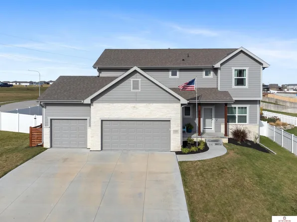 11312 Sunburst Dr, Papillion, NE 68046