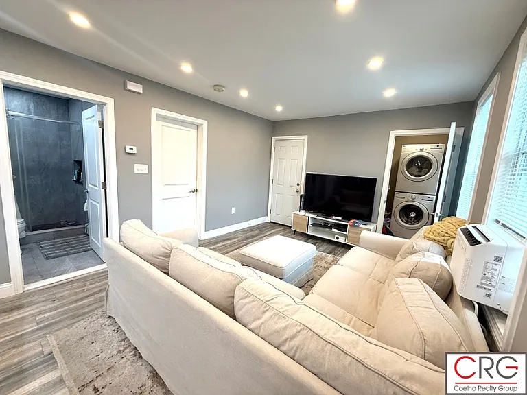 14 Vermont Ave #3 — Photo 4