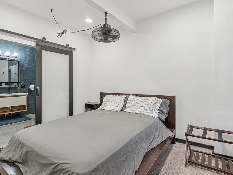 1363 W Crystal St #1RF — Photo 13