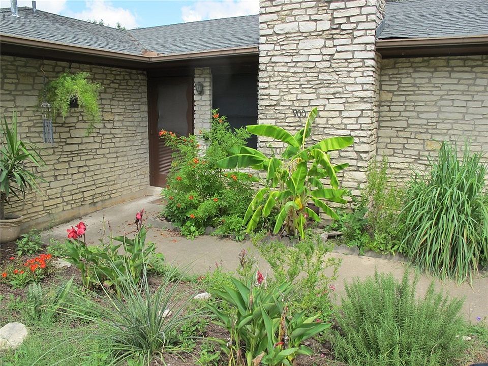 1st image of 900 Brushy Creek Dr