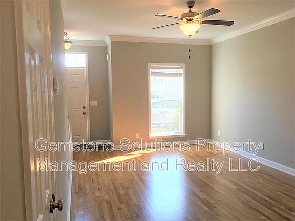 3rd image of 3047 Newport Valley Cir