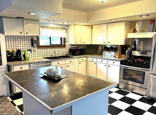 673 Airport Rd, North Clarendon, VT 05759