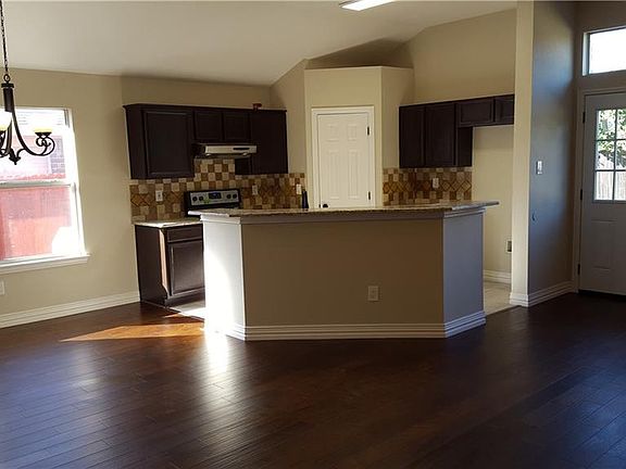 3rd image of 1067 Port Isabel Dr