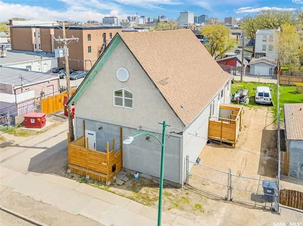 310 F AVENUE S, Saskatoon, SK S7M 1T2