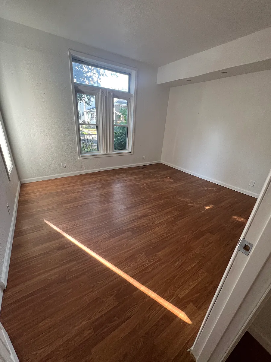 Building Photo - 659 Thomas Ave #1