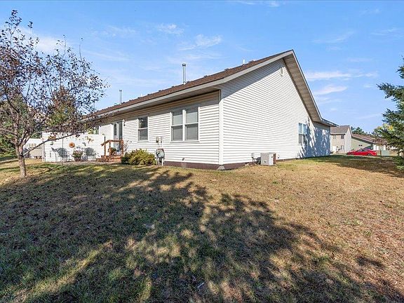 5th image of 2401 Hillcrest Dr