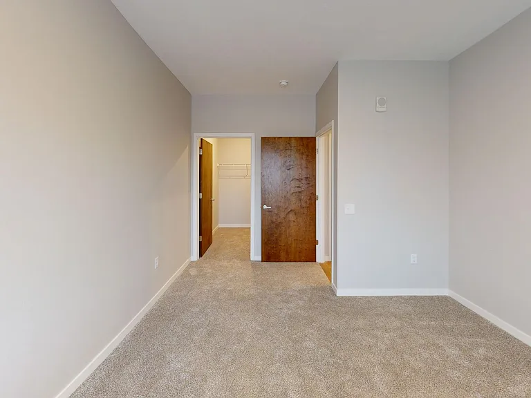 South Pointe Apartments — Photo 43
