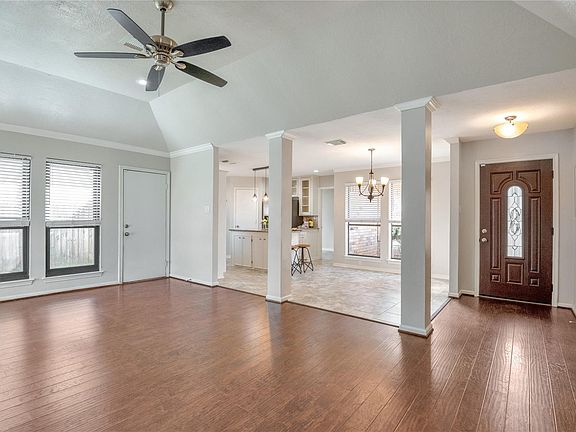 3rd image of 6623 Gleneagles Dr