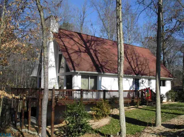 903 Edmunds St, Farmville, VA 23901