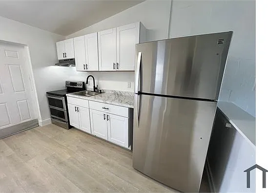 2 bed, 650 sqft, $1,795 — Photo 3