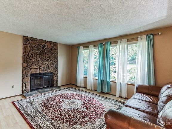 4th image of 7595 Blackbird Drive NE