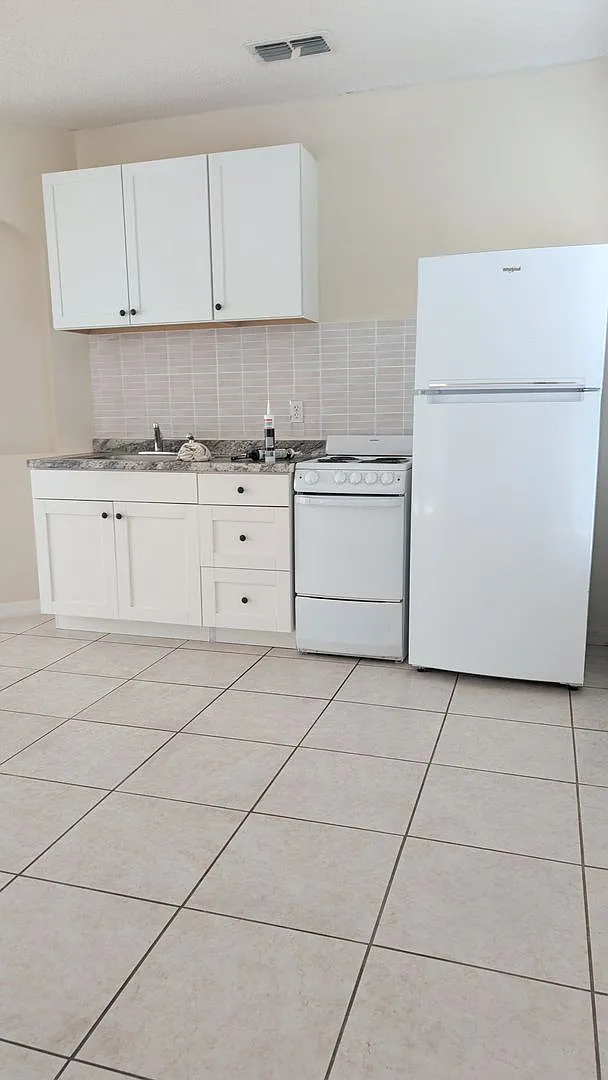 1-Bedroom Apartment in Poinciana Community Kissimmee, FL 34758 — Photo 2