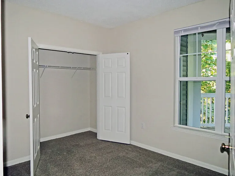 Fourth Creek Landing Apts — Photo 10
