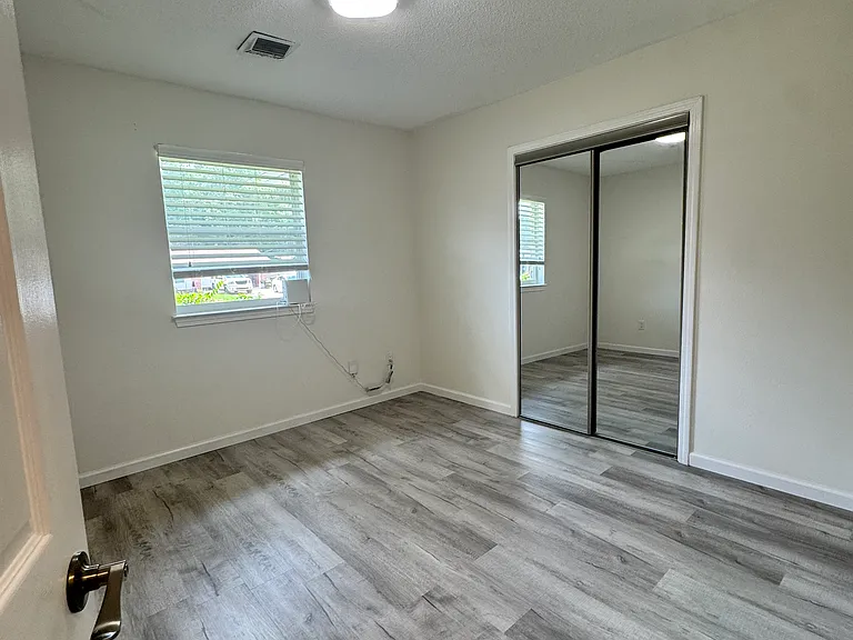 8108 Ridgefield Rd — Photo 6