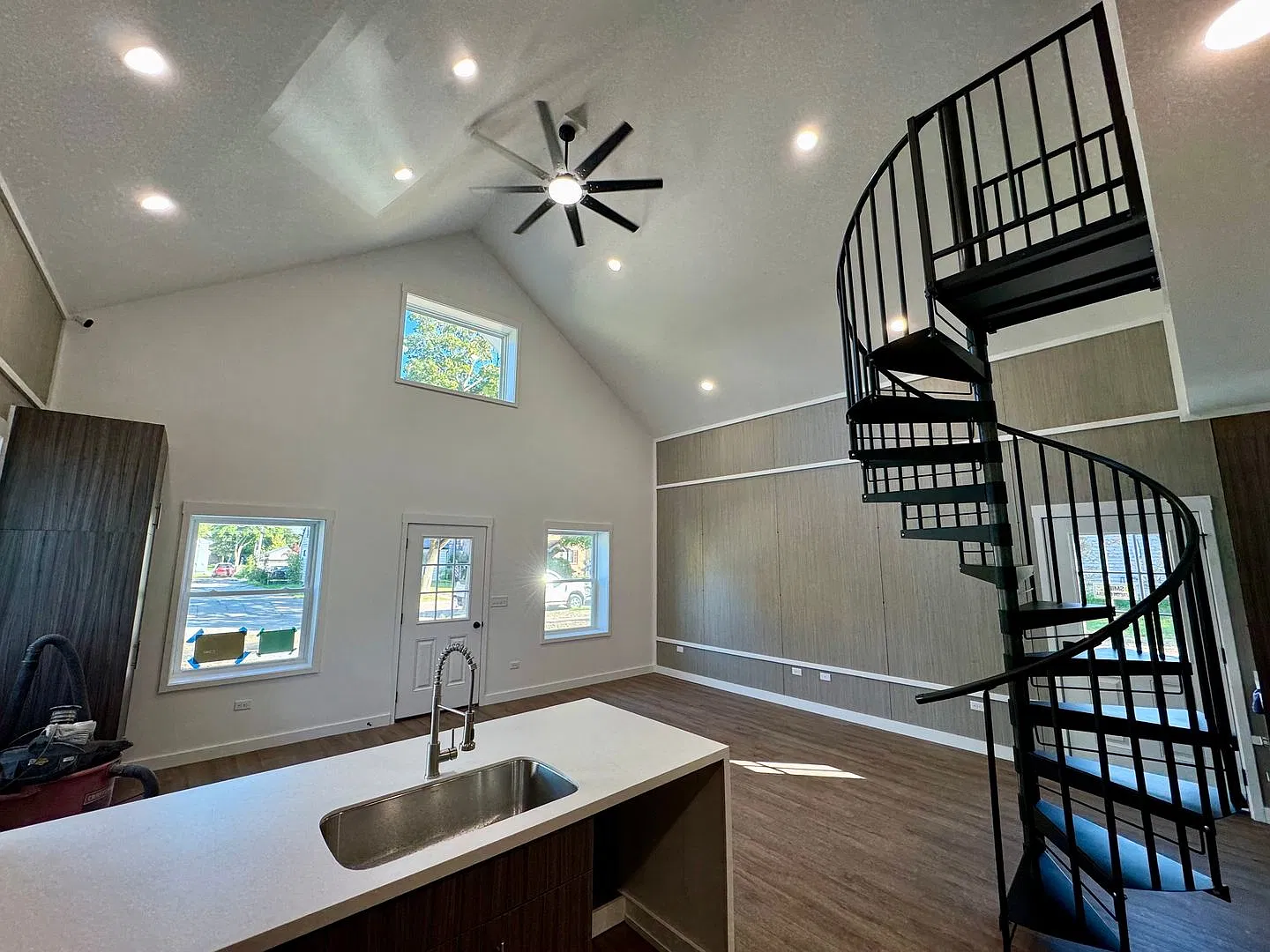 Beautiful 4 Bedroom Single Family Home — Photo 2
