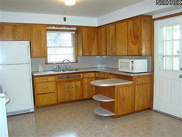 2nd image of 1021 E 174th St