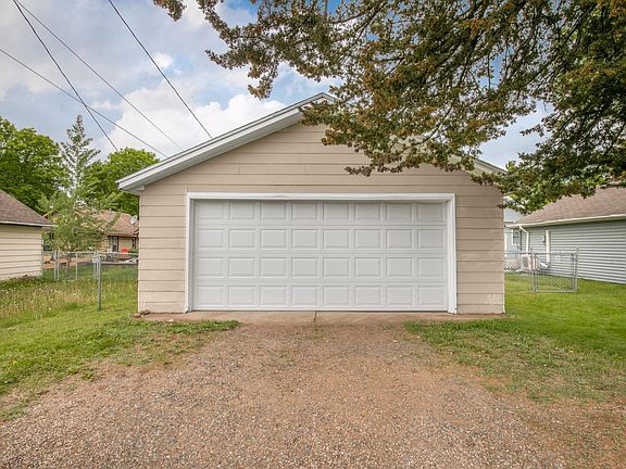 5th image of 524 2nd St SE