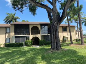 417 Pine Glen Ln, Greenacres, FL