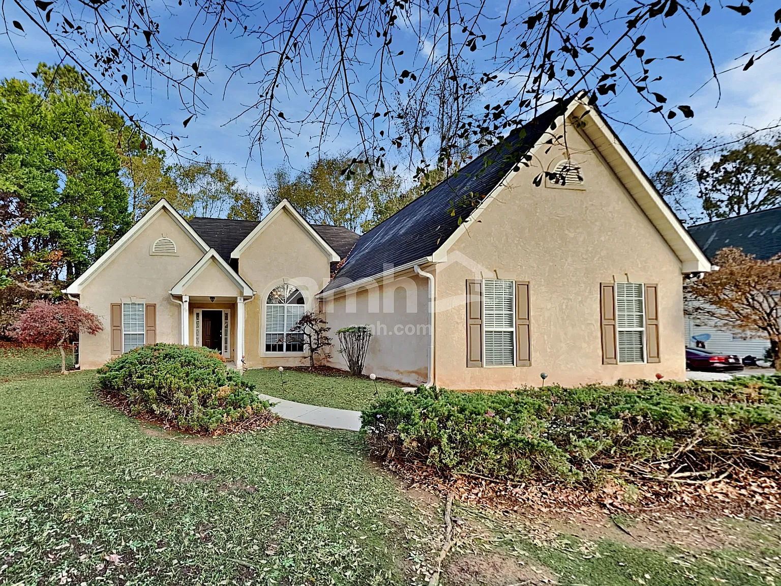 4 bed, 2.0 bath, 1889 sqft, $2,045 — Photo 1