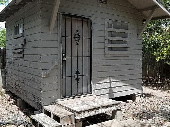 4th image of 100 N Bonham St