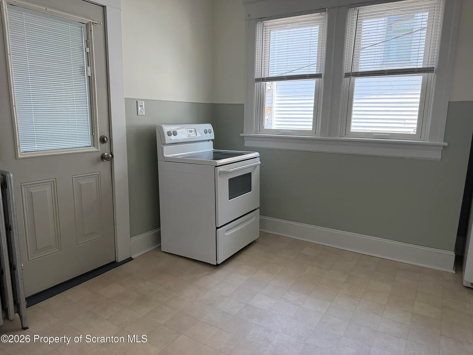 1 bed, 1.0 bath, 898 sqft, $1,300 — Photo 3