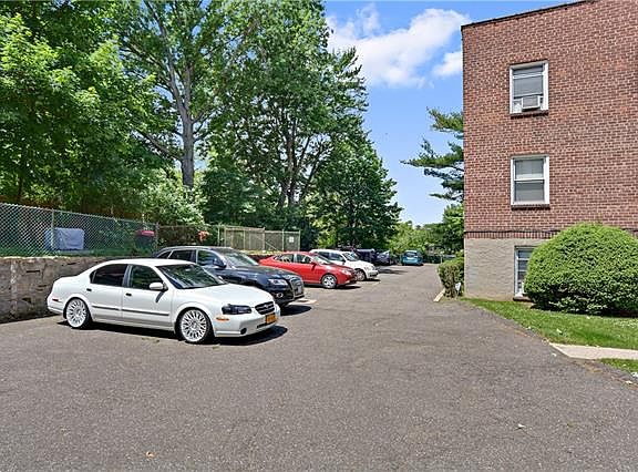 4th image of 20 E Grand St APT E