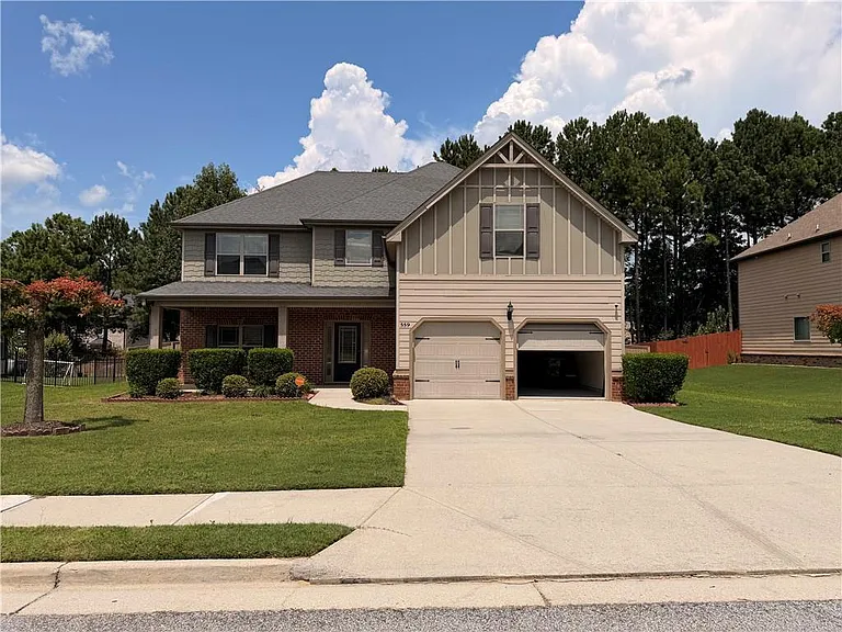 559 Madison Park Dr — Photo 2