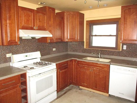 3rd image of 10920 W Grand Ave