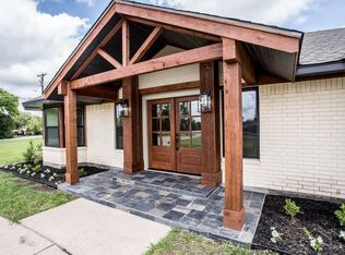 101 Suburban Dr, Ovilla, TX 75154