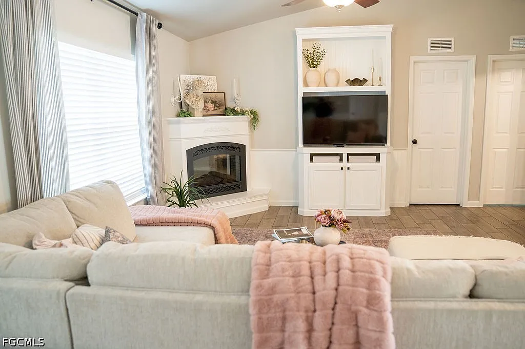 3 bed, 2.0 bath, 1224 sqft, $1,800 — Photo 2