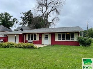 404 N 8th St, Cherokee, IA 51012