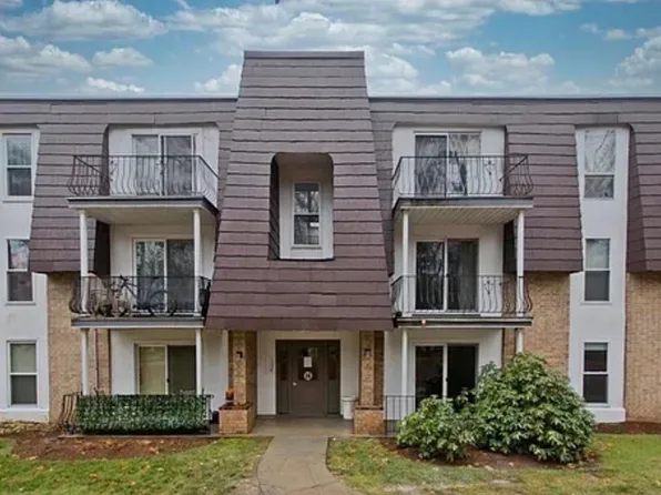 16 Shadowbrook Ln APT 14, Milford, MA 01757