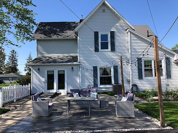 2nd image of 302 E 1st St