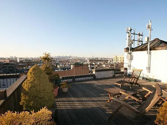 Sold by Sotheby's International Realty | media 22