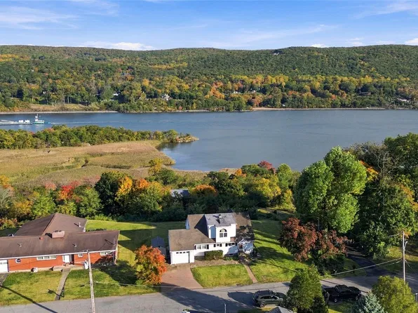 2 Drury Ln, Highland Falls, NY 10928
