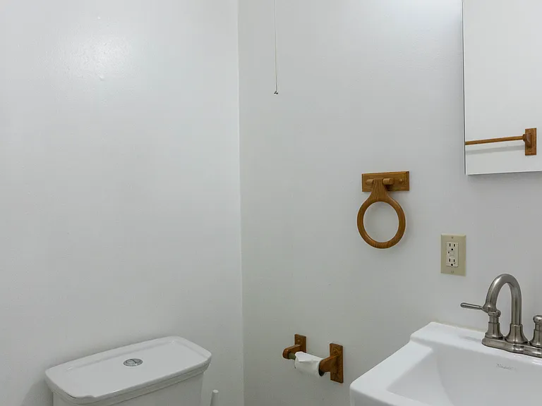 5125 Harold Way #202 — Photo 43