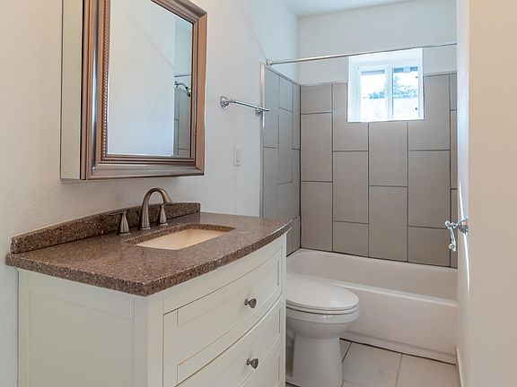 3rd image of 714 Woodrow St #18